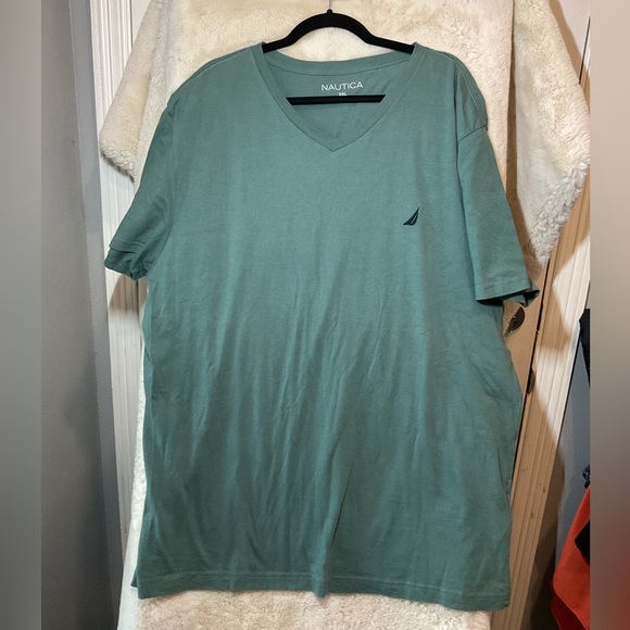 Nautica Men's Green V-Neck Shirt - Picture 1 of 3